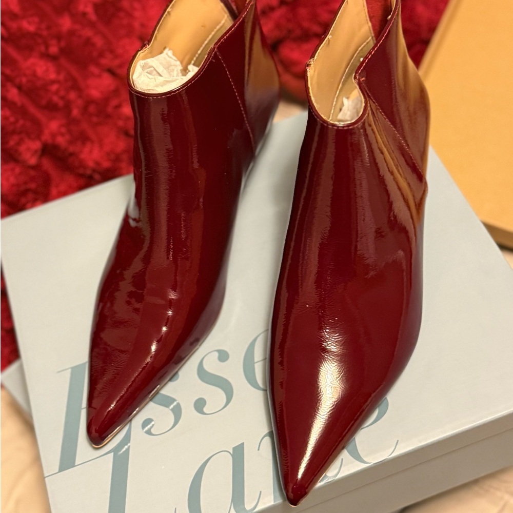 🔥Chic Burgundy Patent Leather Ankle Boots